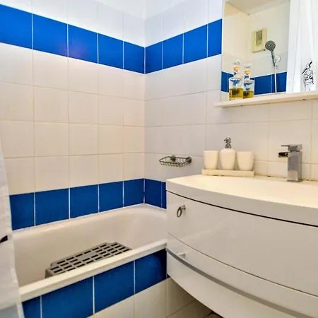 Apartment Lovely In Orange With Kitchen
