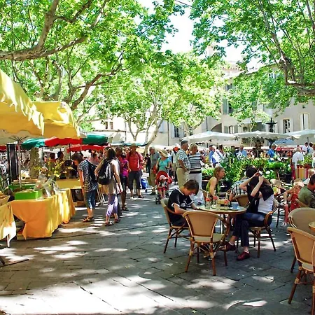 Lovely In Orange With Kitchen Orange (Vaucluse)